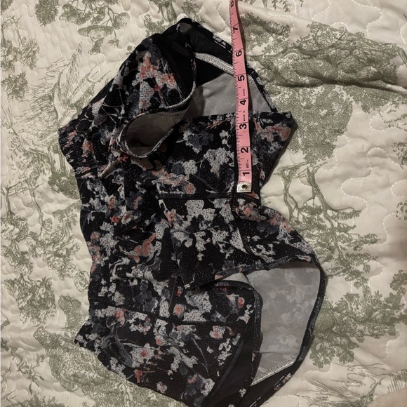 lululemon sz 8 Women's Hotty Hot Shorts Spring Bloom Multi Black running tennis - Picture 8 of 14